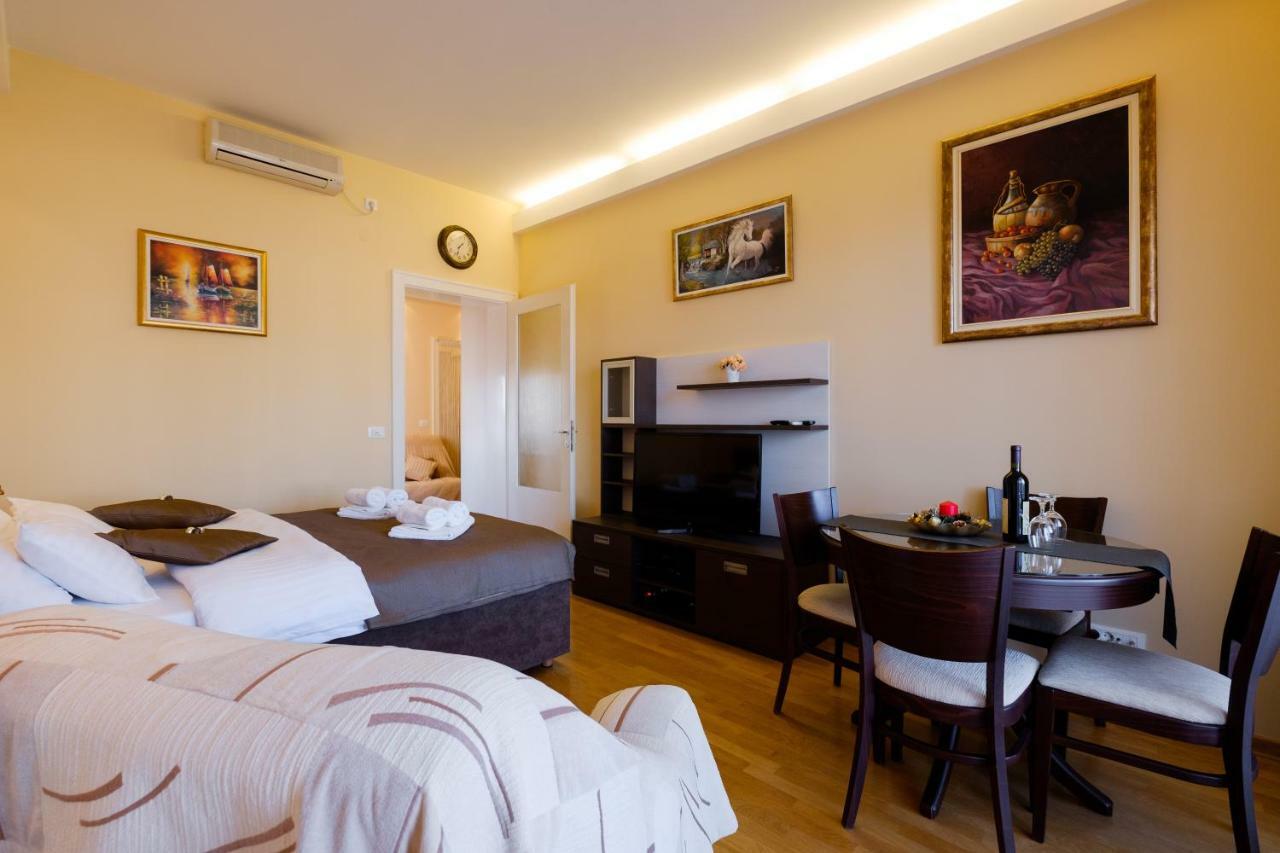 Jolie Apartment Belgrade Exterior photo